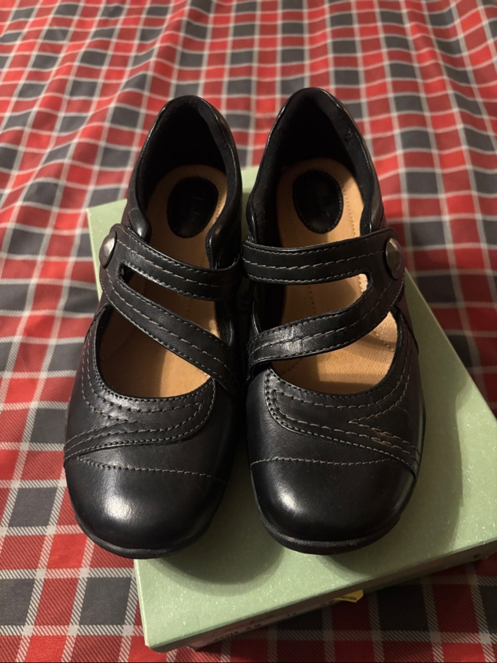 Clarks Kessa Agnes Black Leather Slip-On Loafers women’s size 9